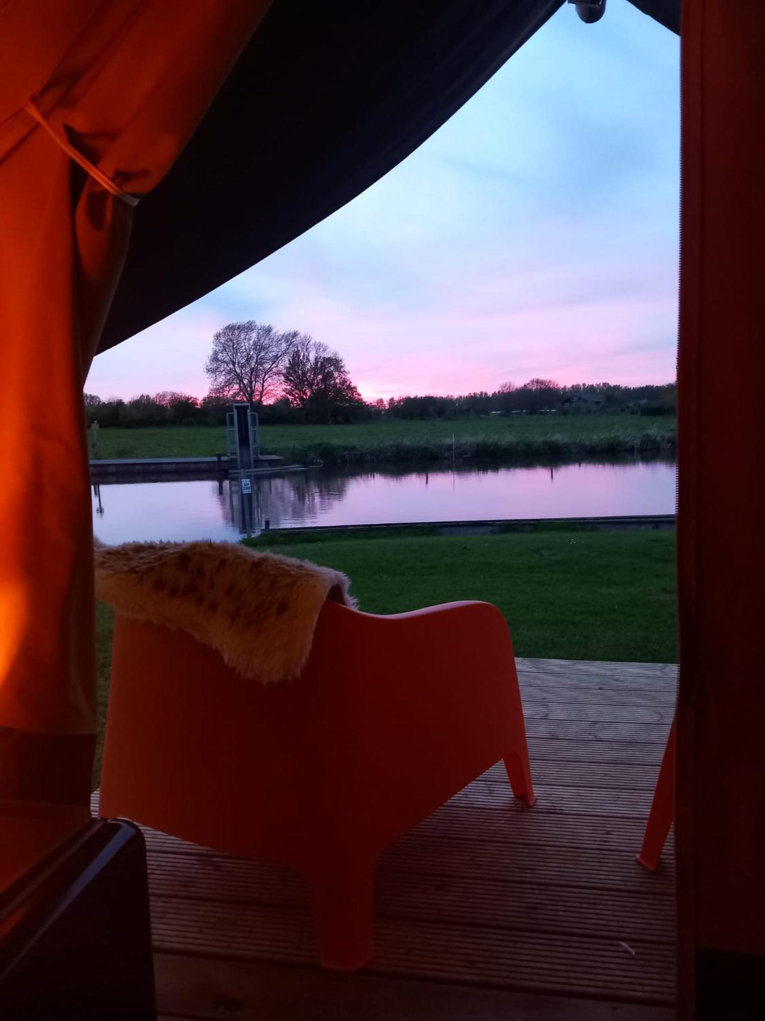 Safari Lodge 'Linge-Zicht' Tiel Eksteriør billede